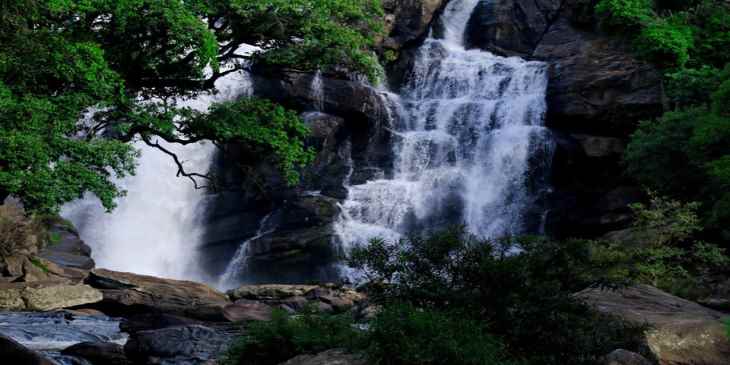 idukki, waterfall, trekking, walking, bath in water